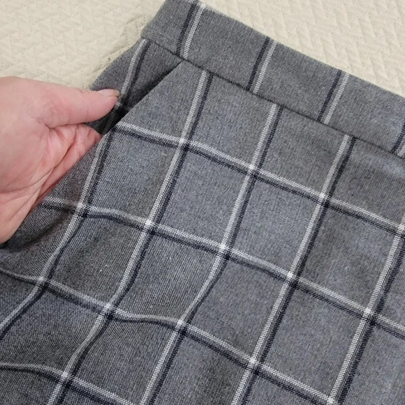 Forever 21 Gray Plaid Women's Skirt Size Small Built In Shorts Skort Mini - Picture 3 of 9